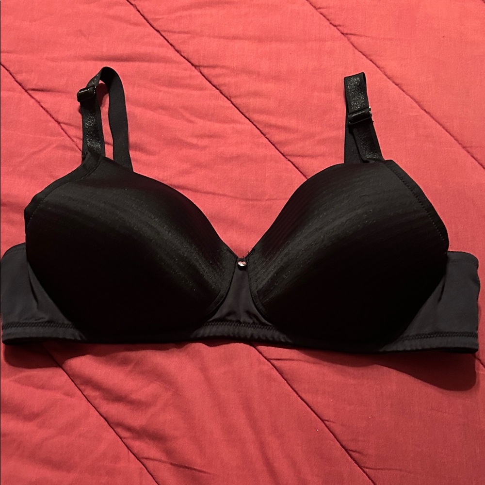 Warner's 36B - Classic Black Lightly Padded Bra w/Textured Stripes on Cups